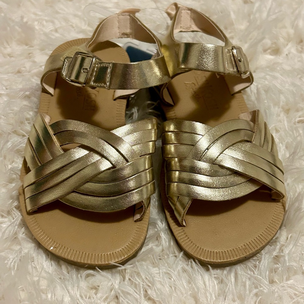 OshKosh B’gosh toddler gold sandals in size 7